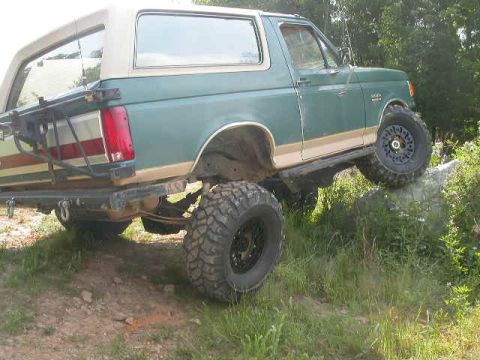 1990 Ford Bronco - Did I mention that my rear springs are very worn out? The do flex well though.