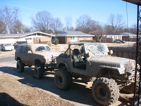 1991 Ford Explorer - MY Explorer nad my brother's Jeep. man i want some Boggers.