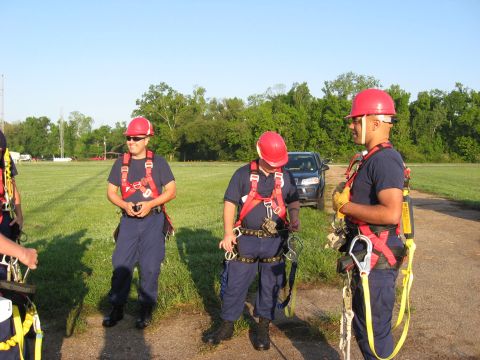 2006 Ford F-150 - A dark SUV is visible behind a group of people in safety harnesses.