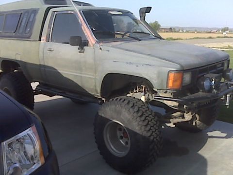 1985 Toyota Hilux photo