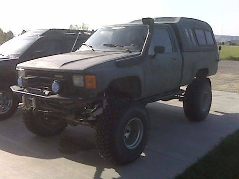 1985 Toyota Hilux photo
