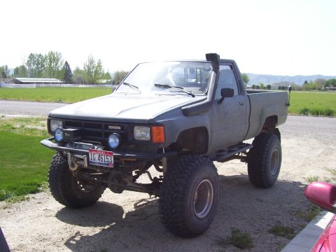 1985 Toyota Hilux photo