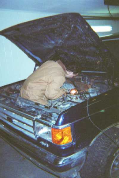 1988 Ford Bronco - Shane trying to figure out the Plenum problem. By the way we let air outta the tires, Shane isn't really that tall.
