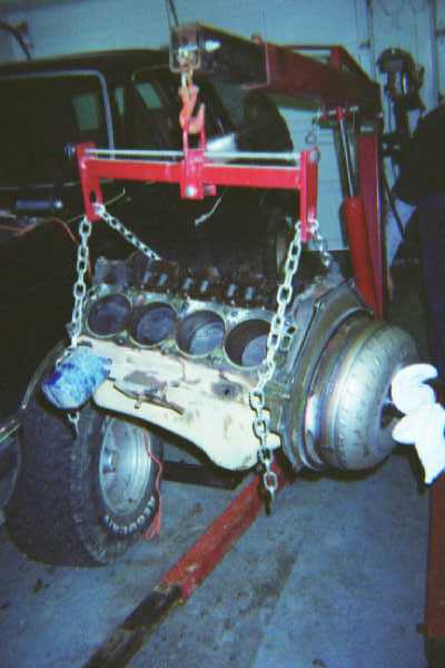 1988 Ford Bronco - The busted block outta the engine. Like my new oil filter, just put it in.