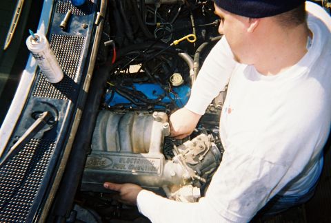 1988 Ford Bronco - Next we have the upper intake plenum, which is heavy, and a PITA to get set on it's gasket.