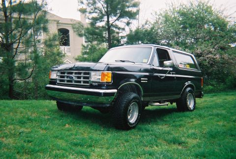 1988 Ford Bronco - She's all cleaned up, but no where to go. Notice my mad articulation. Can't wait to be lifted.