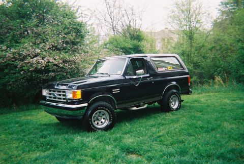1988 Ford Bronco - So fresh and so clean.