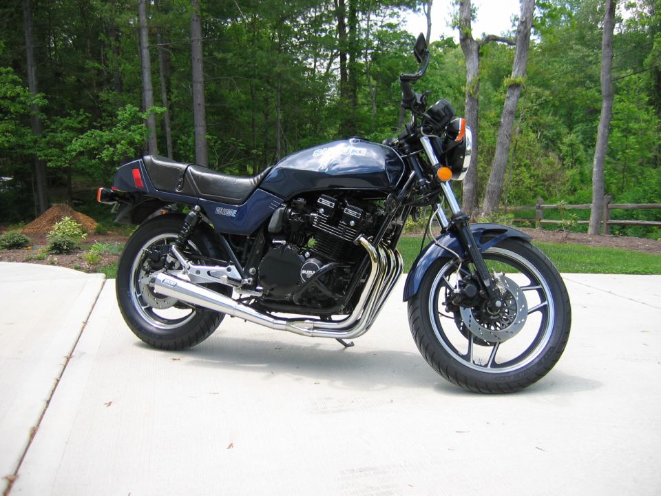 Blue motorcycle parked on a concrete driveway