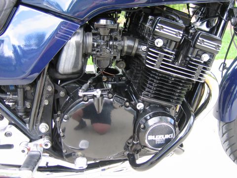 1985 Ford LTD Crown Victoria - Photograph of a Suzuki motorcycle engine and clutch cover, not a technical document.