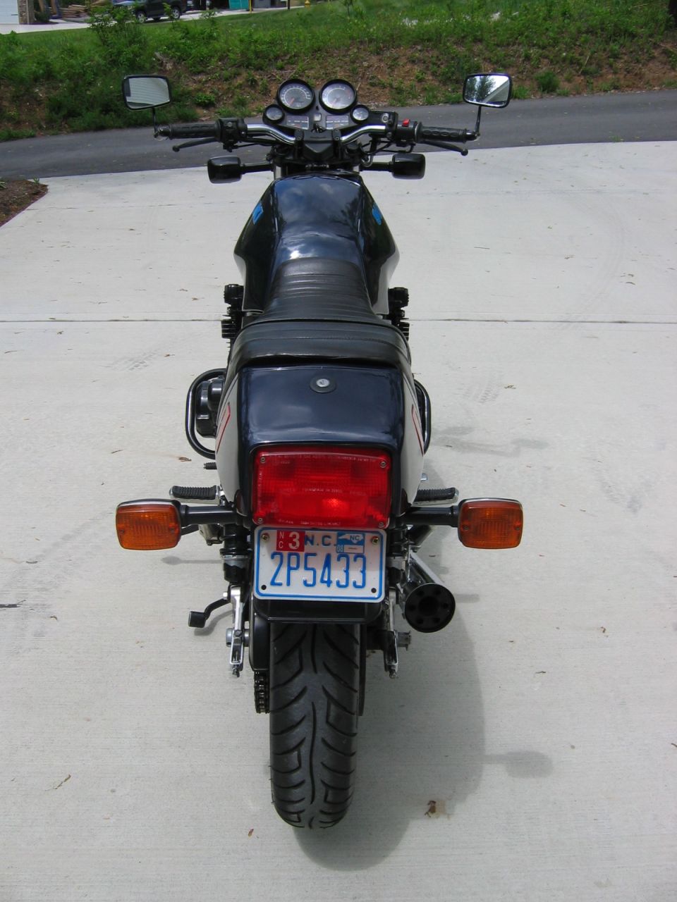 Dark blue motorcycle rear view with license plate 2P5433