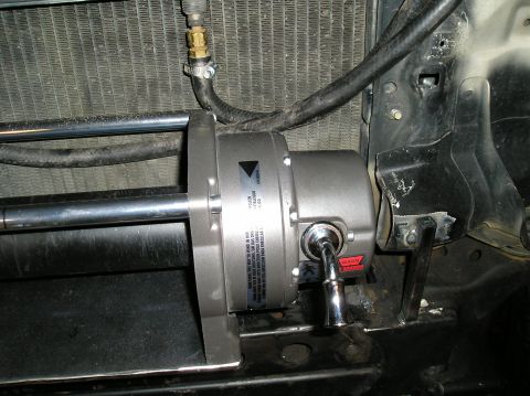 1986 Toyota Hilux - A winch is installed in front of the vehicle's radiator, attached to the frame.