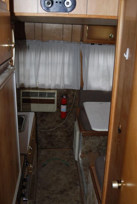 1987 Ford F-250 - Looking aft from cabover