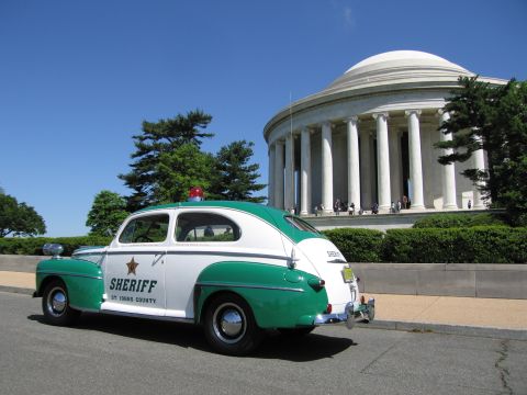 1991 Ford LTD Crown Victoria - Rear view of a vintage green-and-white St. Johns County Sheriff car parked before the domed Jefferson Memorial.
