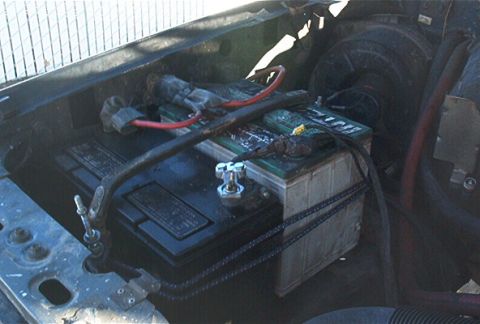 1986 Ford Bronco - Duel Bateries. Simple but affective.