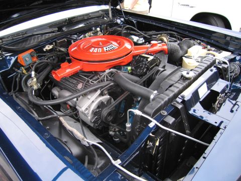 1991 Ford LTD Crown Victoria - detailed engine bay shows a chrome-trimmed V8 topped by a bright red air cleaner stamped 440 under an open hood.