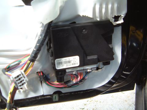 2003 Ford Crown Victoria - black electrical box
