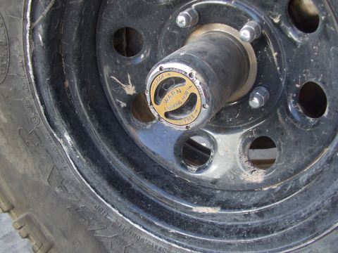 1978 Jeep Cherokee - Warn locking hub on a wheel, showing 'LOCK' and 'FREE' settings.