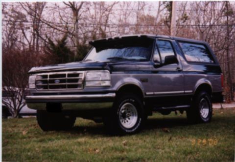 1994 Ford Bronco - This Ford Bronco's body style suggests a 1992 model year, not 1994 as claimed.