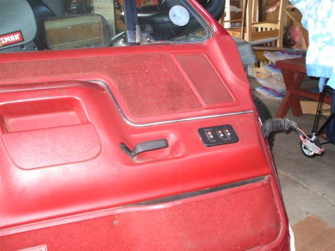 1990 Ford Bronco - Full power...intact. Red interior will go bye bye...replaced by my blue.