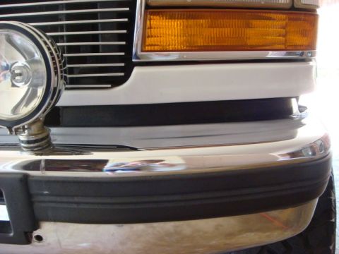 1996 Ford Bronco - before (lights were just screwed into the grille guard holes while i did this)