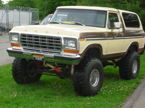 1983 Ford Bronco - Seen at Duff's on Fri before the '08 SuperCelebration in Knoxville.