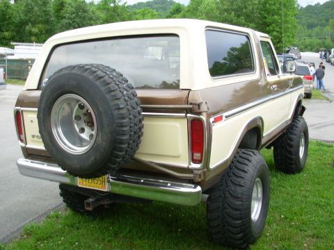 1983 Ford Bronco - Seen at Duff's on Fri before the '08 SuperCelebration in Knoxville.
