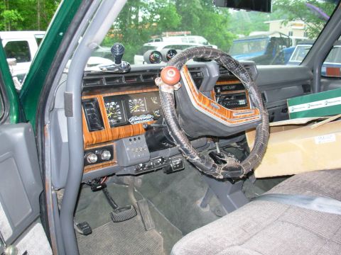 1983 Ford Bronco - Uncle Ted's Bushmaster '86 (with '92-96 front clip & '87-91 door panels) after being painted by Stacy David. It's at Duff's for the F&R axl…