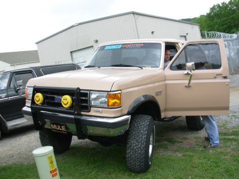 1983 Ford Bronco - 88mule at Duff's on Fri before the '08 SuperCelebration in Knoxville.