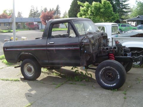 1979 Ford Bronco - Notice the rancho 4" lift springs and 5 lug setup on the front. This bronco will be going back to 5 lug