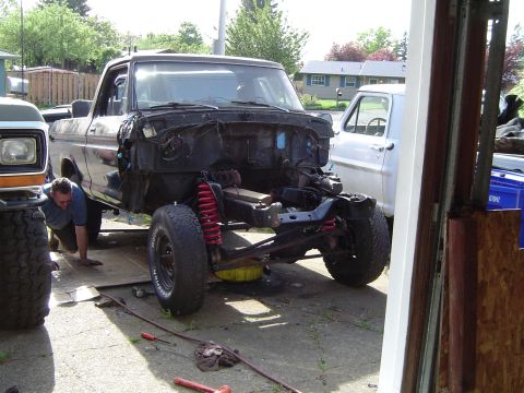 1979 Ford Bronco - Todd getting the exhaust out