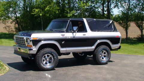 1979 Ford Bronco - This two-tone Ford Bronco features a removable soft top and appears to be a 1978 model, not a 1979 as claimed.