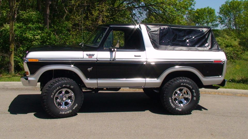 1979 Ford Bronco side view, black and white with soft top