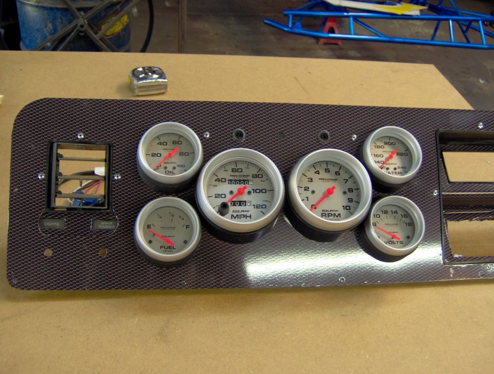 here is the dash covered in carbon-fiber