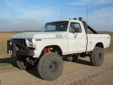 1978 Ford F-150 - Gotta do something about those red springs and boots.