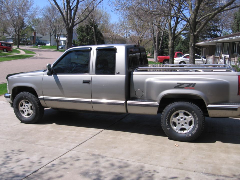 rockin the '02 Chevy rims