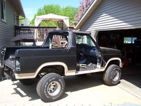 1986 Ford Bronco - Rear/passenger shot.