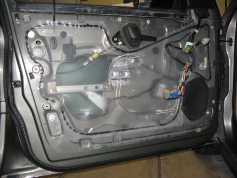 2003 Ford Taurus - Door panel off. You can see everything!