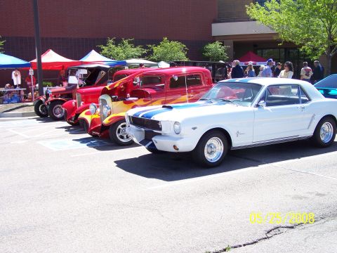 1972 Ford Ranchero - 1972 Ford Ranchero and another car at a car show.