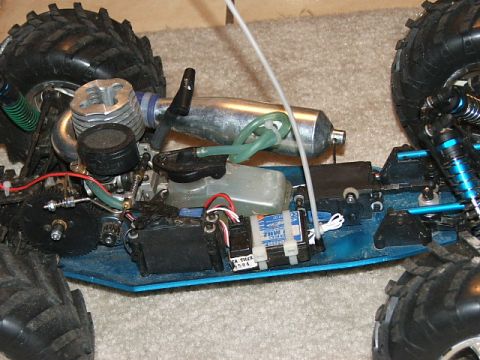 2000 Nissan Frontier - Detail view of the engine and chassis of a remote control car, showing its internal components and wiring.