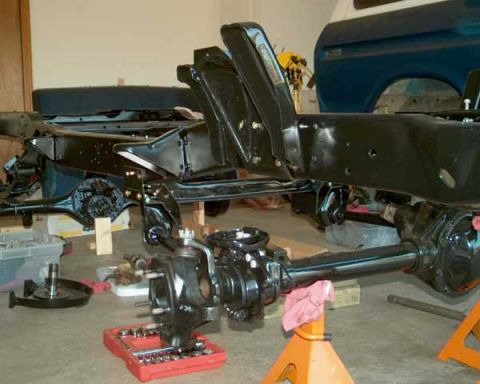 1979 Ford Bronco - Front axle goin on