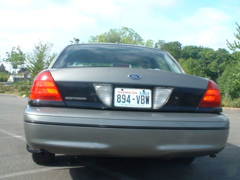 2000 Ford Crown Victoria