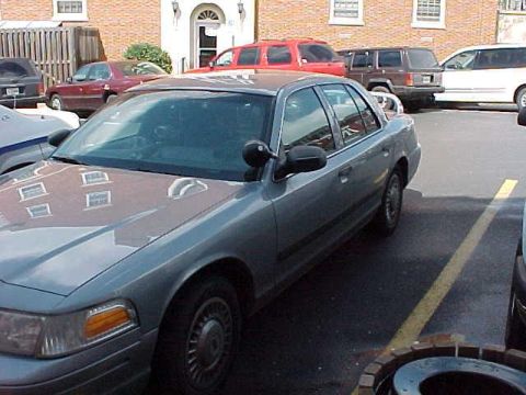 2002 Ford Crown Victoria photo
