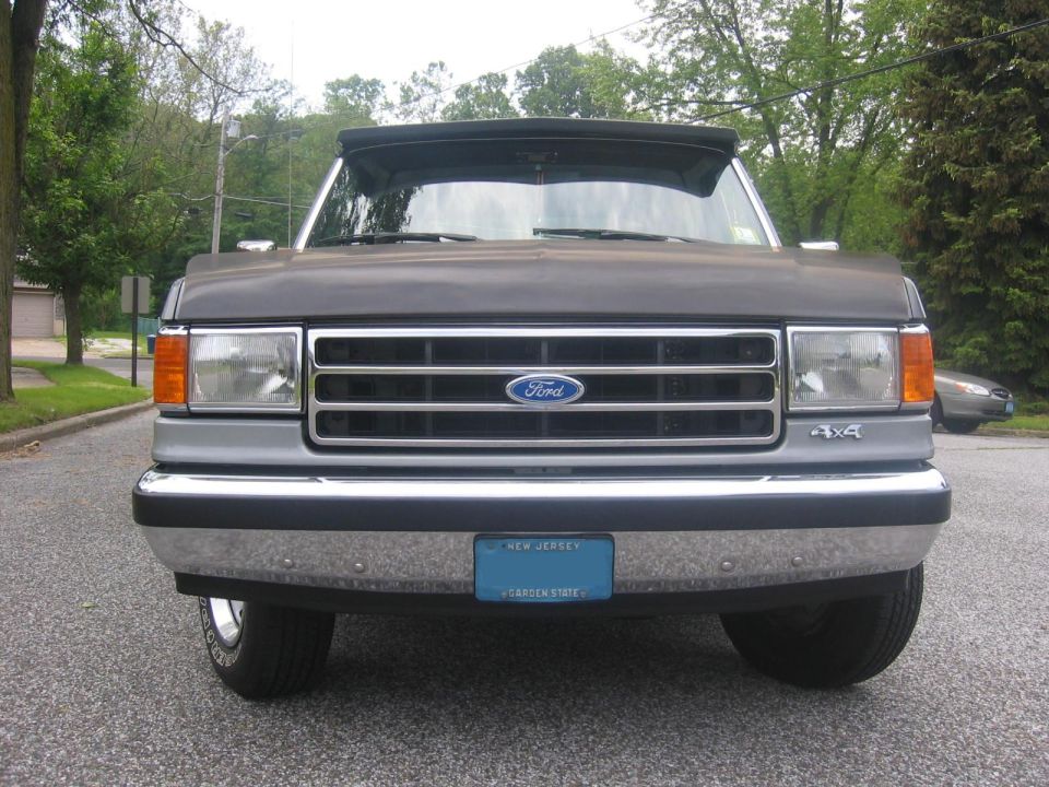 1990 Ford Bronco front view