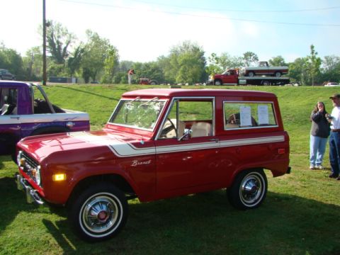 1994 Ford Bronco - Early Bronco with very low mileage.