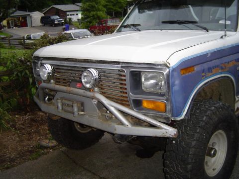 1979 Ford Bronco - We need to cut off that bumper as it is welded to the frame
