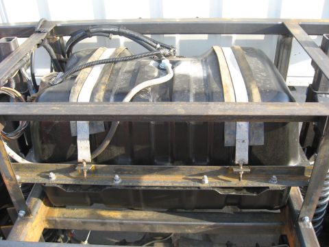 1990 Ford F-250 - fuel tank mounting