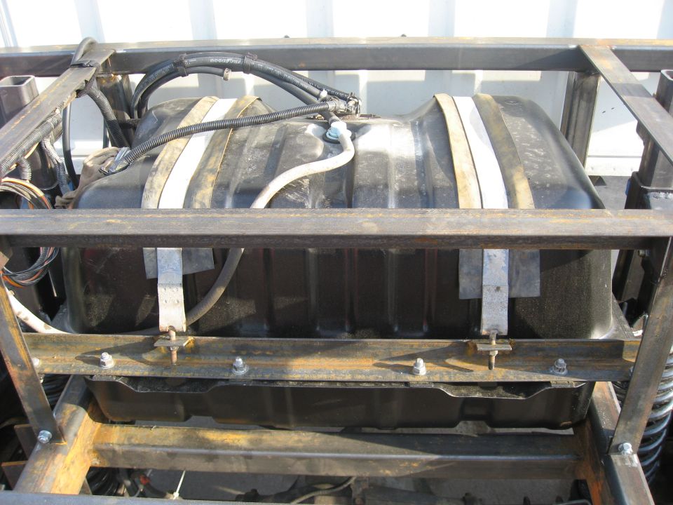 fuel tank mounting