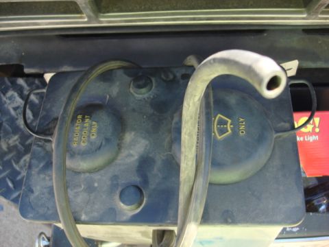 1983 Ford Bronco - Here is a closer look at the hoses and storage tanks