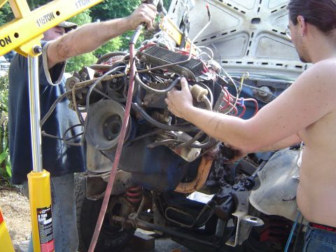 1979 Ford Bronco - Motor coming out