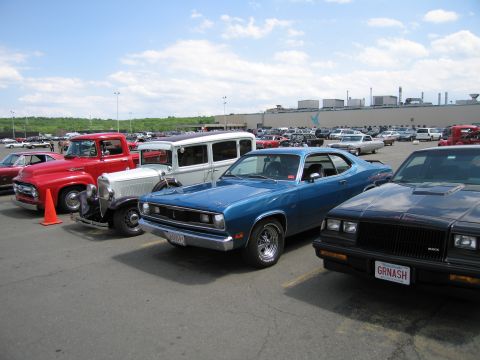 1991 Ford LTD Crown Victoria - row of classic cars including a red pickup, a blue Plymouth Duster and a black Buick lines a car show lot.